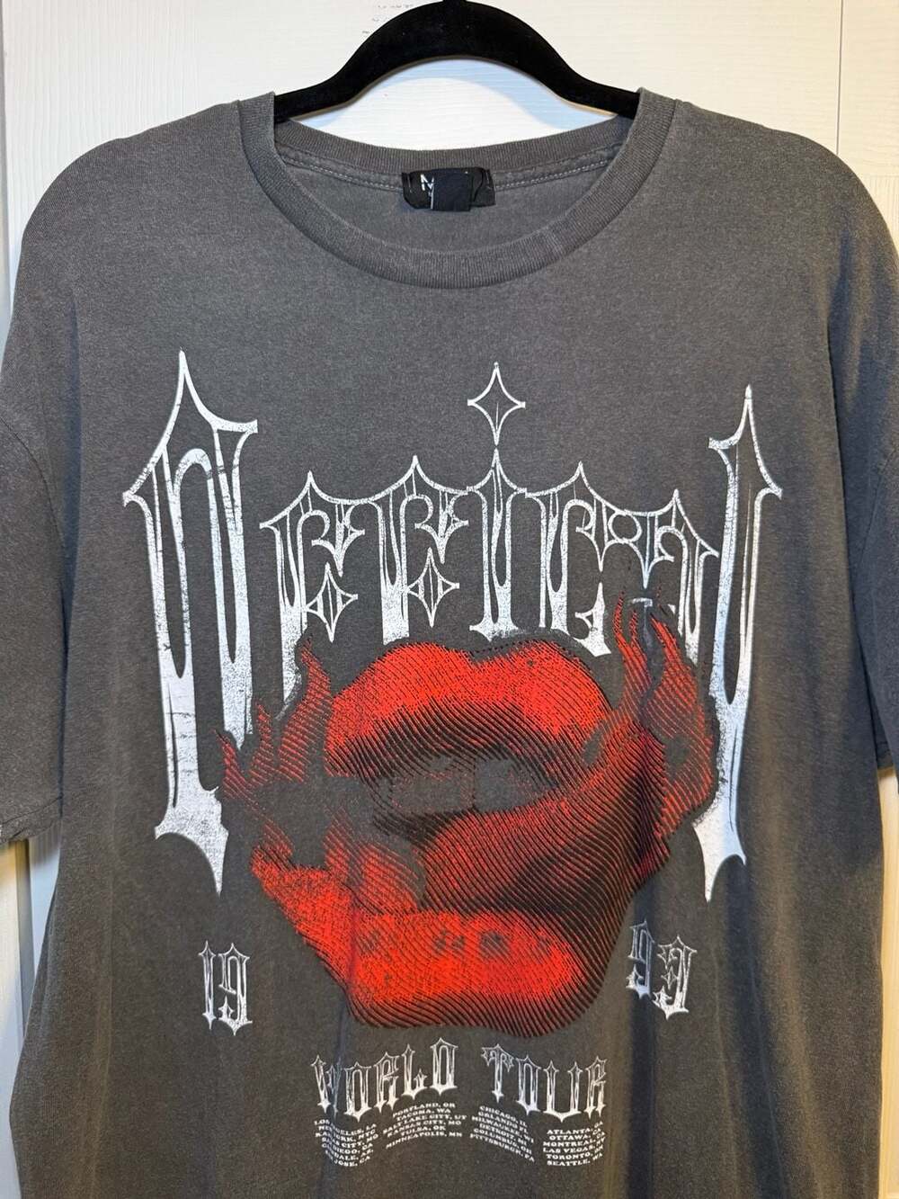 boohooMAN Lips World Tour Graphic T-Shirt Size M Grey Vintage Washed